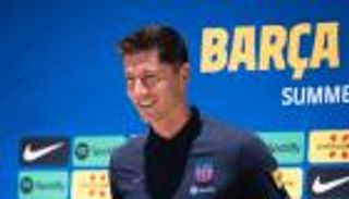 أعلى من راتب اللاعب.. عمولة وكيل ليفاندوفسكي تحرج برشلونة