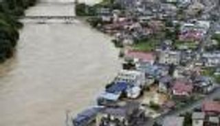 السيول تنهمر على شمال اليابان.. و3 في عداد المفقودين (صور)