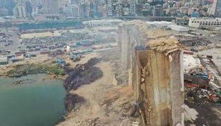 مرفأ بيروت كما بدا في الذكرى الثانية للانفجار.