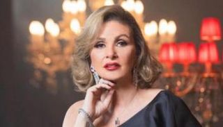 الفنانة يسرا
