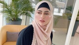 الفنانة الهندية المعتزلة سنا خان