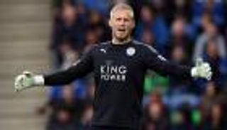 بوجه حزين.. شمايكل يترك محمد صلاح ويذهب لميسي (صورة)