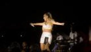 مايا دياب تستعين بـ جورج وسوف في العلمين.. إطلالة صيفية جريئة (صور)