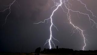 صاعقة برق - أرشيفية