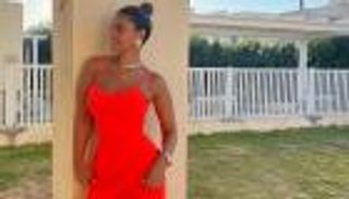 صور مي سليم.. "صيف ساخن جدا بلون برونزي لامع"