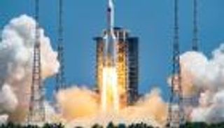 الصين تطلق مركبة فضائية قابلة لإعادة الاستخدام