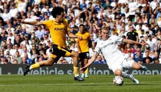 ريان آيت نوري يسجل هدفا عكسيا في الجولة الأولى للدوري الإنجليزي