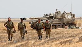 جنود إسرائيليون عل حدود غزة 