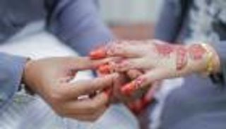 جزائري يعقد قرانه بعد 4 أيام من وفاة زوجته.. هل للرجل عدة؟