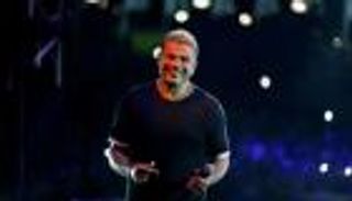 عمرو دياب يعرض مشواره الفني في العلمين: "أنا مهما كبرت صغير"