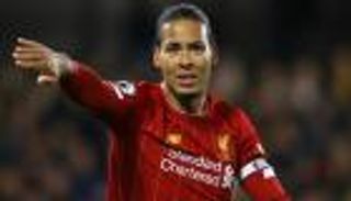 فولهام ضد ليفربول.. افتتاح الدوري الإنجليزي يُدخل فان دايك عالم الأطفال