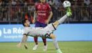 ركلة "الدراجة".. ميسي يخطف الأضواء بانطلاقة فرنسية مبهرة