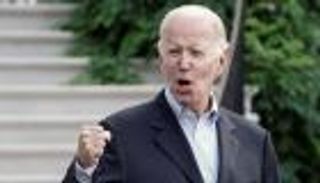 بايدن يهزم كورونا.. وينتقل إلى "الفيضانات"