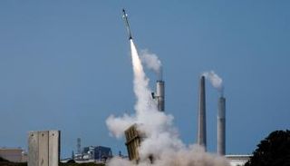 منظومة القبة الحديدية تنطلق للتصدي لمقذوف من غزة