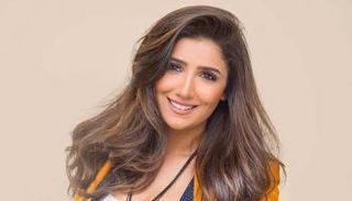 الفنانة مي عمر