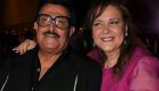 دلال عبدالعزيز ارتدت باروكة سمير غانم ووضعت شارباً.. فيديو يكشف السبب