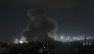 جانب من القصف الإسرائيلي على قطاع غزة