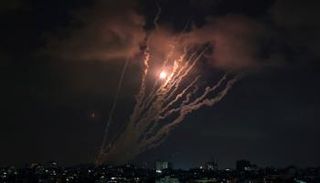 جانب من إطلاق الصواريخ من غزة 