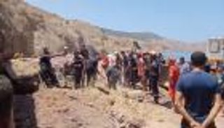 مأساة أسرة جزائرية.. مصرع الأب والابن وإصابة الأم في انهيار صخري (فيديو)