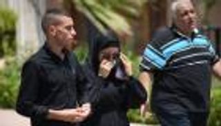 جنازة الفنانة رجاء حسين.. طليقها ينهار في غياب النجوم (صور)