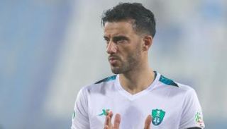 عمر السومة مهاجم الأهلي السعودي السابق