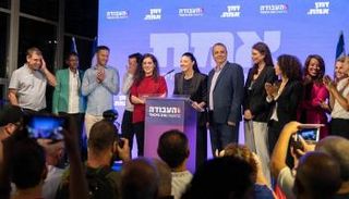 ميخائيلي أثناء إعلان نتائج الانتخابات