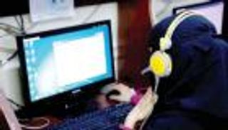 "باقة إنترنت مجانية".. سخرية وغضب بين صحفيي إيران