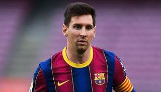 ليونيل ميسي قائد برشلونة السابق