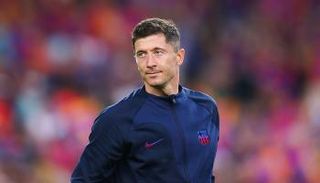 روبرت ليفاندوفسكي مهاجم برشلونة