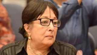 الفنانة سميرة عبدالعزيز