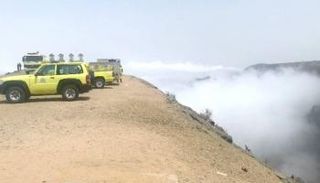 عناصر الدفاع المدني في مكان السقوط