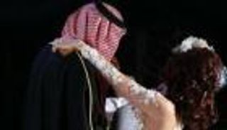 "وصيفة العروس".. سعودية تعيد إحياء مهنة مندثرة في جدة