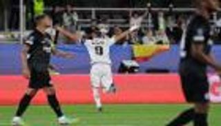 هداف ريال مدريد التاريخي.. بنزيما يتخطى راؤول ويطارد رونالدو