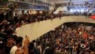 الصدر والإطار يحشدان في "جمعة الأنصار".. ودعوات عراقية للحوار