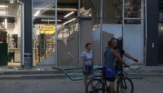 مبنى نوافذه محطمة جراء ضربة على قاعدة روسية بالقرم