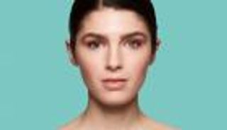 الفرق بين العدسات اللاصقة الصلبة واللينة.. مزايا وعيوب