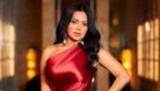 ببطن وظهر عار.. رانيا يوسف تستعرض أنوثتها على البحر (صور)