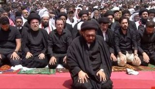 أنصار الصدر خلال صلاة الجمعة الثانية في المنطقة الرئاسية 