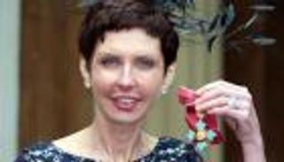 دينيس كوتس الأغنى من الملكة.. قصة نجاح "مبهرة" لمليارديرة بريطانية 