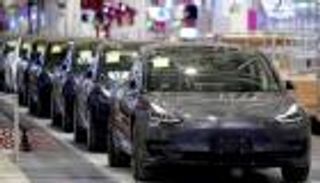 صدمة تسلا.. شراكة عملاقة لدعم صناعة السيارات الكهربائية في أوروبا