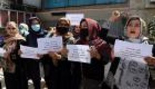 احتجاجات تحت النار.. "طالبان" تحاصر أفغانيات يطالبن بحقوقهن