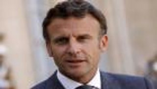 ماكرون يدين طعن سلمان رشدي في نيويورك