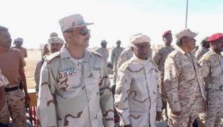 اللواء فائز منصور التميمي يمين الصورة