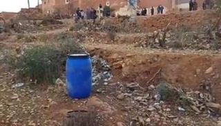 الجاني وضع جثة ضحيته في برميل