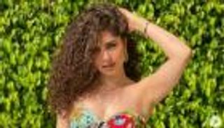 مايان السيد بـ"هوت شورت" داخل متحف الفن الحديث (صور)