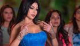 هيفاء وهبي تستعرض أنوثتها بـ"الأزرق" من كليب أغنيتها الأخيرة (صور)