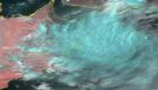 آخر تطورات المنخفض المداري.. أمطار متفرقة على عمان