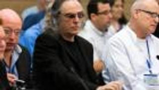 وفاة ملك البوب الإسرائيلي زفيكا بيك عن 72 عامًا