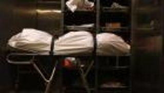 يرتدي ملابسه الداخلية.. مصرية تعثر على زوجها وخادمتها مقتولين بالدقهلية