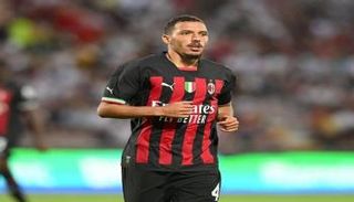 إسماعيل بن ناصر لاعب ميلان